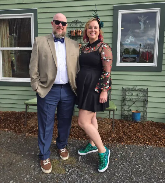 Real Derby party — couple dressed up with fascinator and bow tie